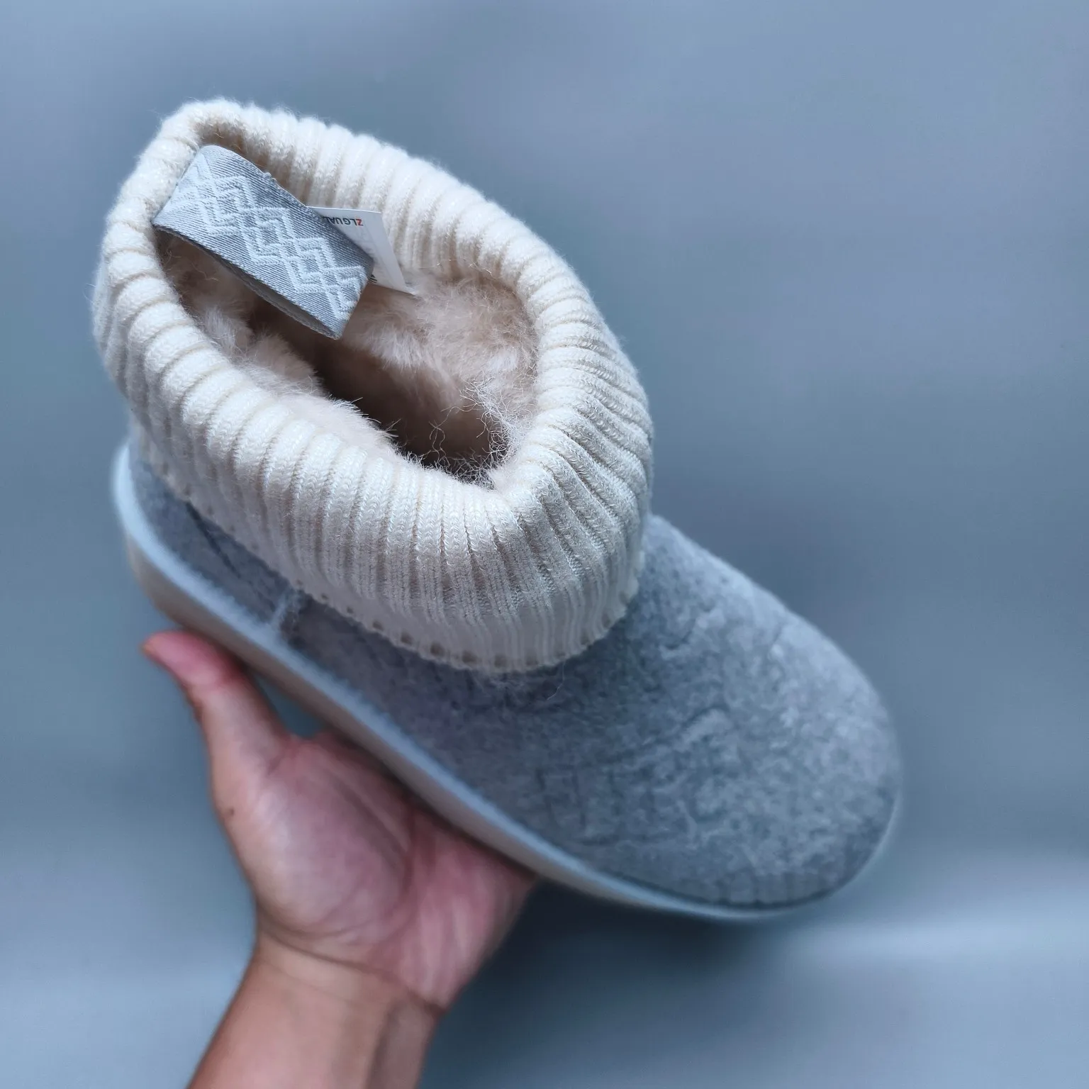 💰600 UGG sheepskin all-in-one snow boots 4047 suede LOGO wool top thick-soled boots Color: Gray Black Green Matching Size: 35-40